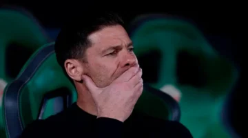 ألونسو يواجه تحديات معقدة تهدد مسيرته المهنية في سباقات الفورمولا 1